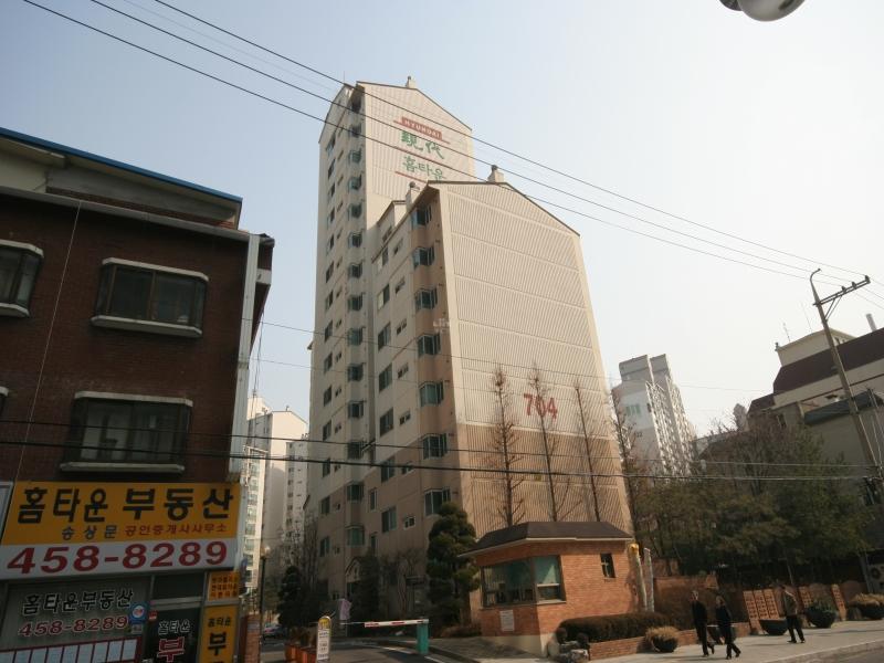 704동