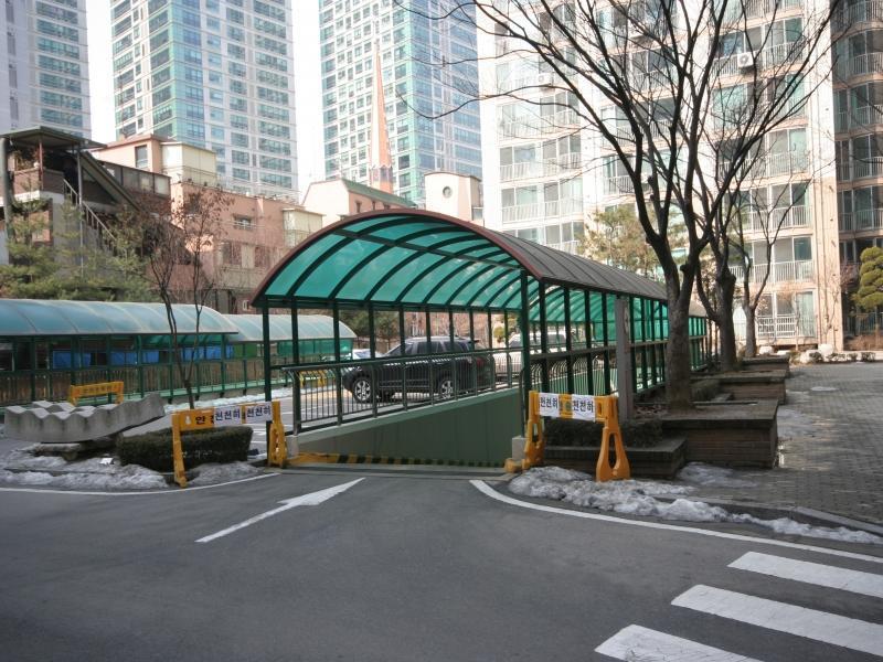 지하주차장입구