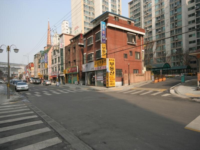정문앞도로