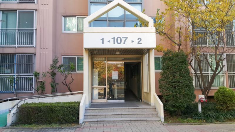 삼산주공미래타운1단지 107동 1층 공동현관이에요