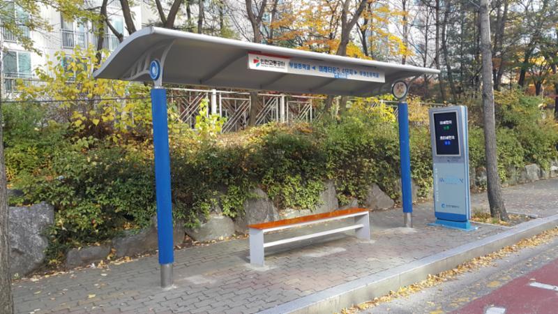 단지와 인접한 버스정류장 입니다