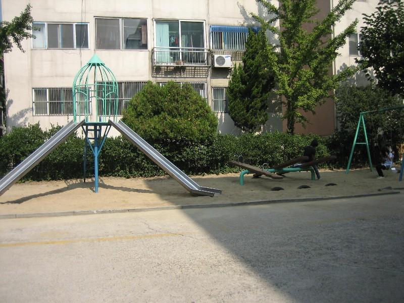 단지내 마련된 놀이터 입니다