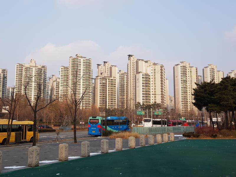 민동